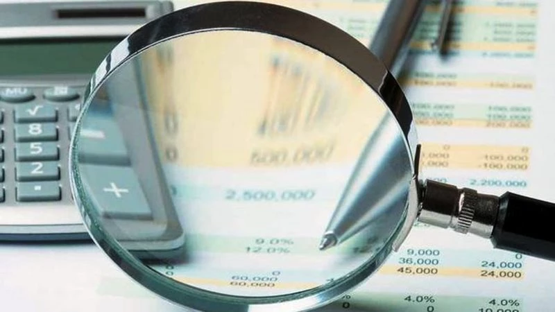 Υπέρογκα πρόστιμα και κατασχέσεις υπόσχεται η εφορία – Τα πάντα στο ηλεκτρονικό της μικροσκόπιο